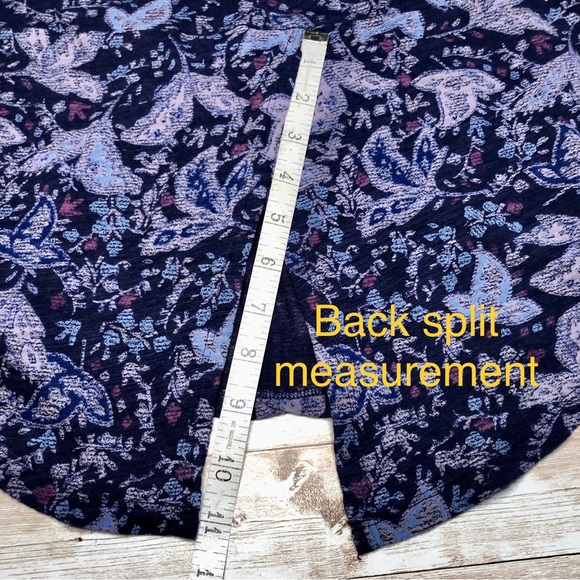 “Lucky Brand” notch collar, 3/4 sleeve navy & lt. blue print top - size M - Picture 10 of 12
